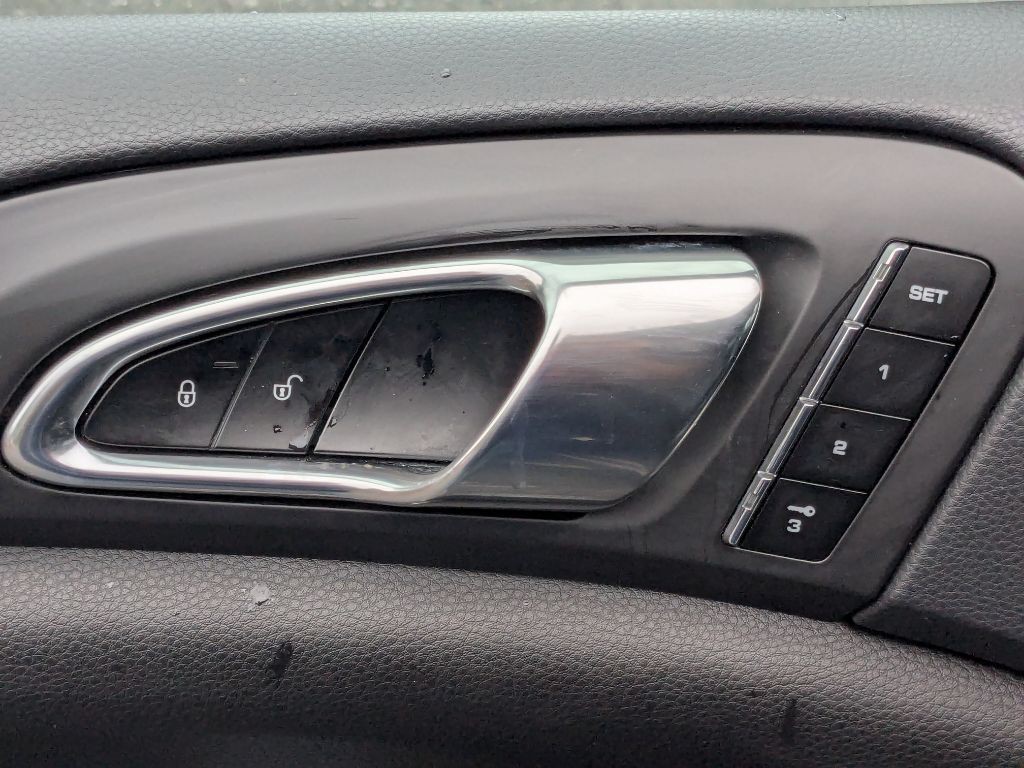 2013 Porsche Cayenne Image 8