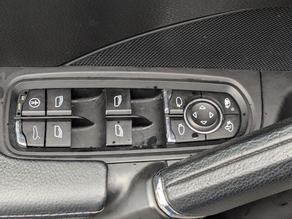 2013 Porsche Cayenne Image 9