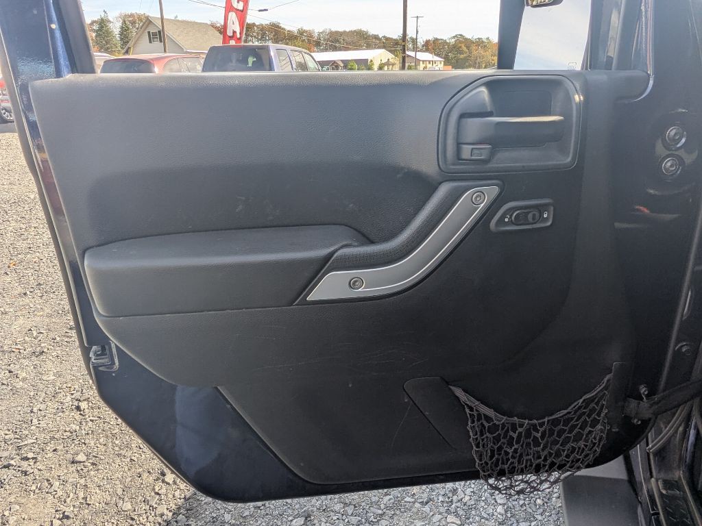 2013 Jeep Wrangler Image 12