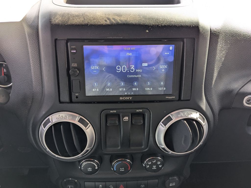 2013 Jeep Wrangler Image 17