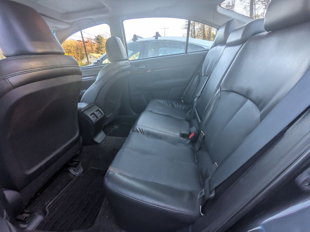 2013 Subaru Legacy Image 8
