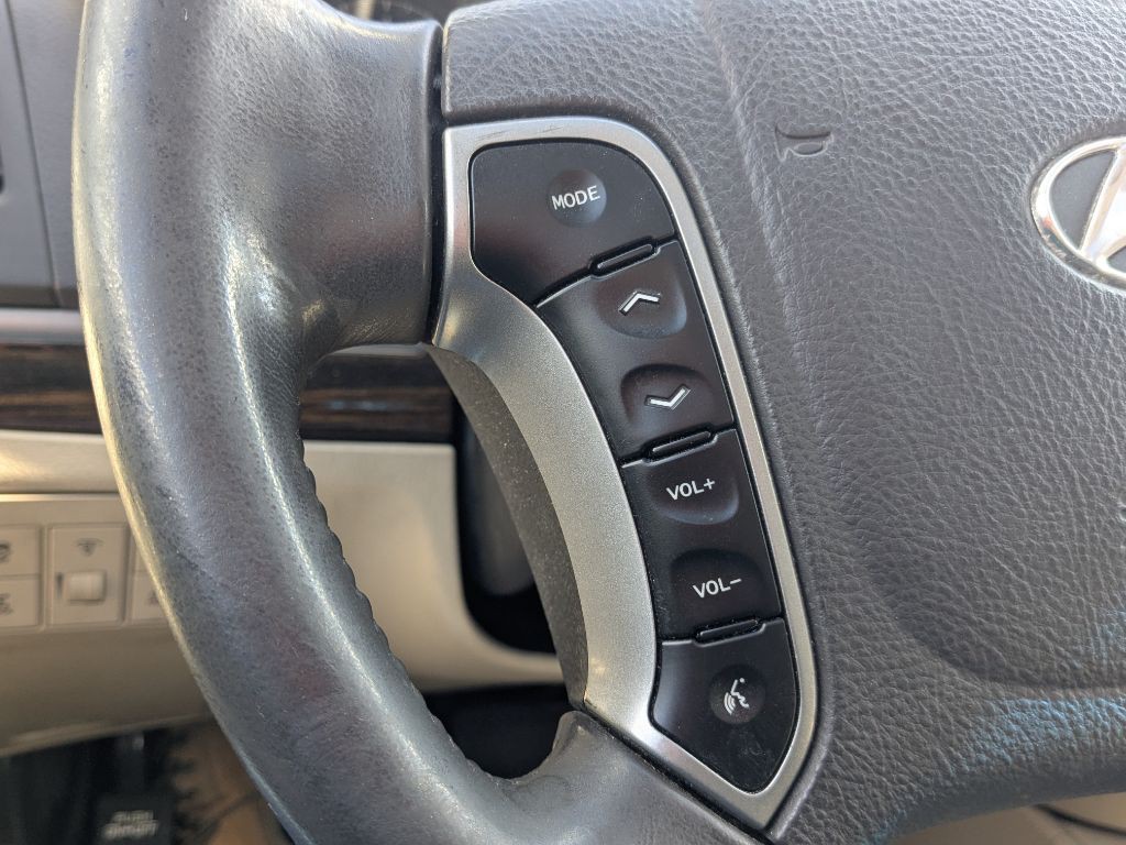 2012 Hyundai Santa Fe Image 13