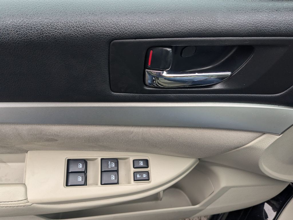 2013 Subaru Legacy Image 6