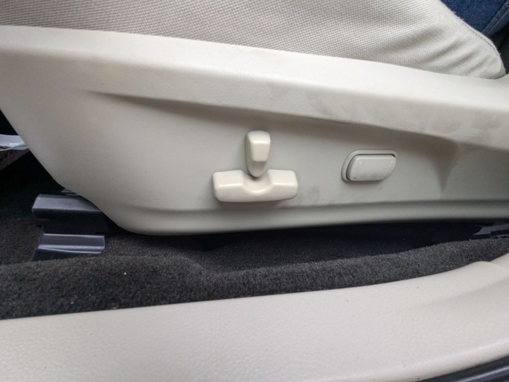 2013 Subaru Legacy Image 8