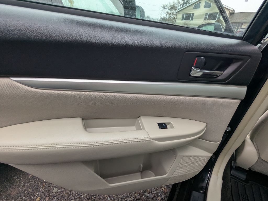 2013 Subaru Legacy Image 9