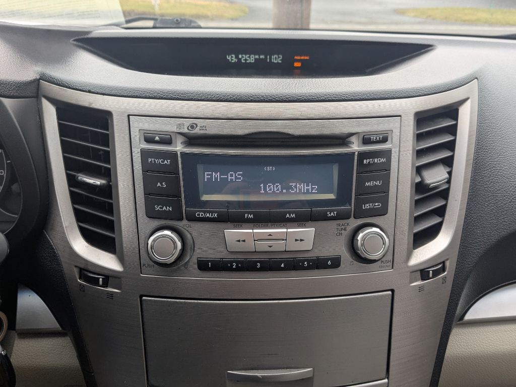 2013 Subaru Legacy Image 16