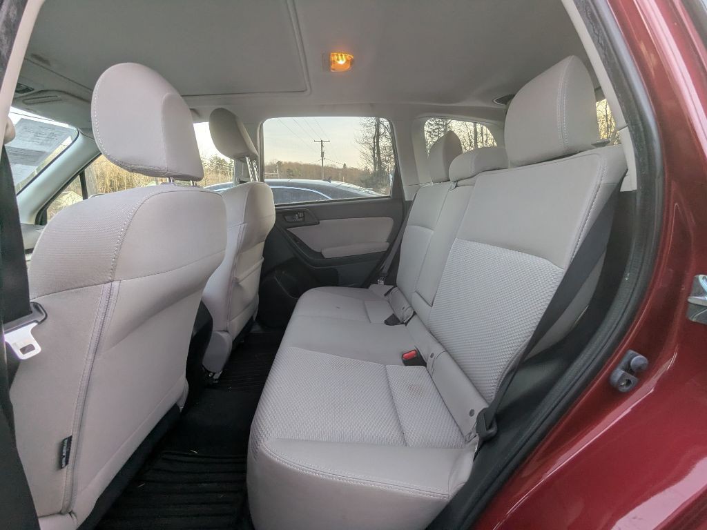 2015 Subaru Forester Image 9