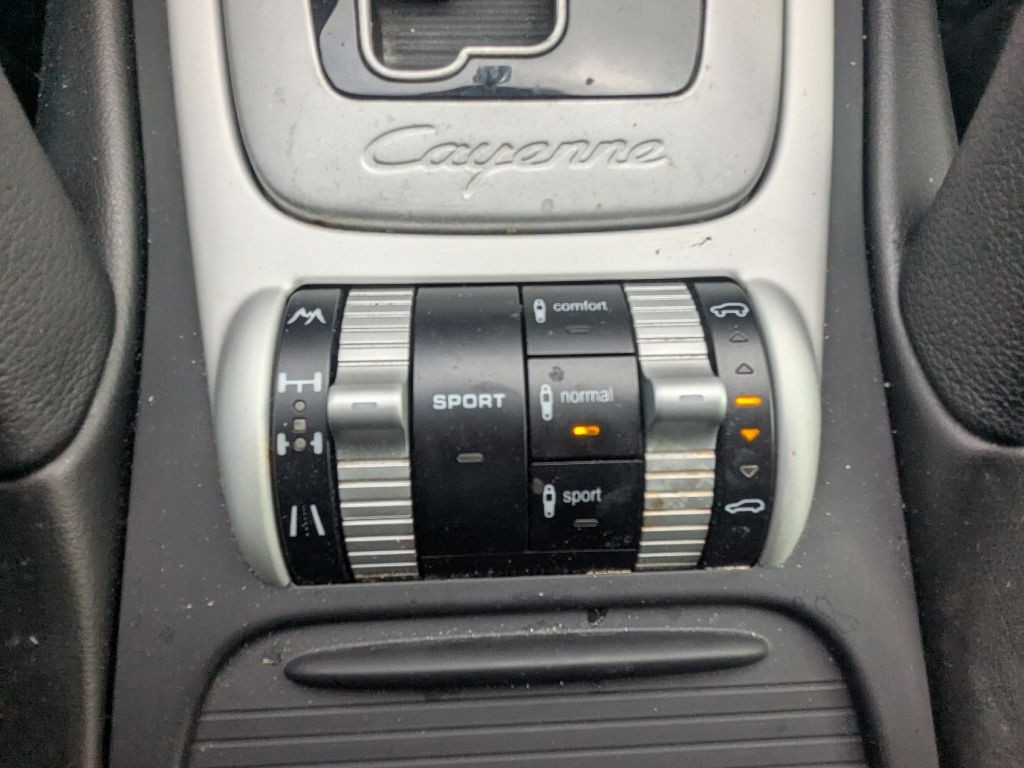 2010 Porsche Cayenne Image 17