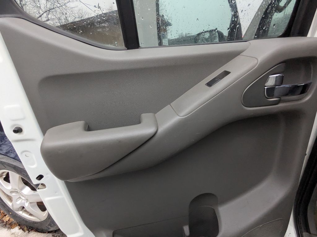 2016 Nissan Frontier Image 7