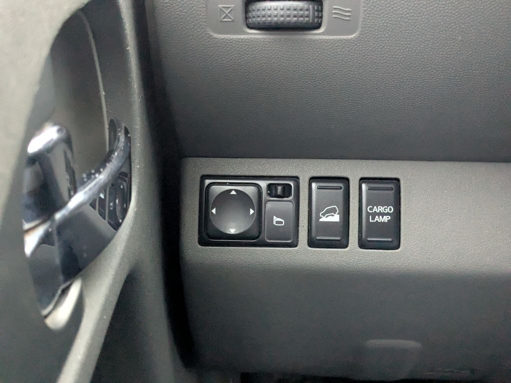 2016 Nissan Frontier Image 9