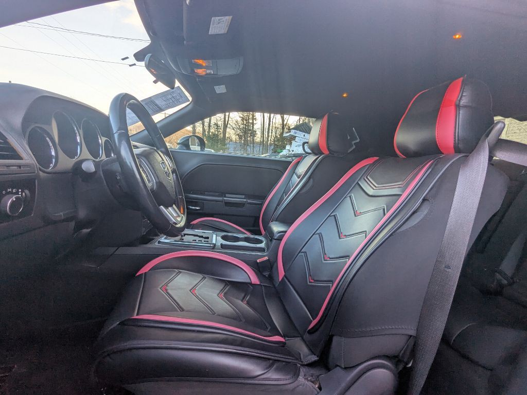 2011 Dodge Challenger Image 8