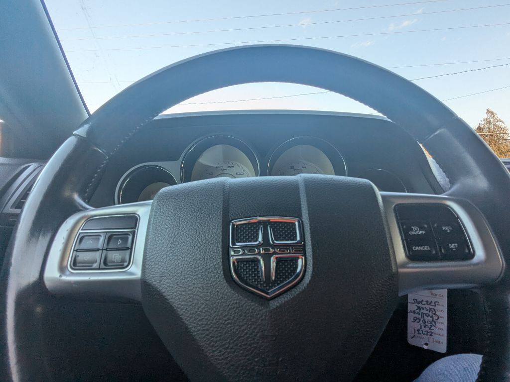 2011 Dodge Challenger Image 10