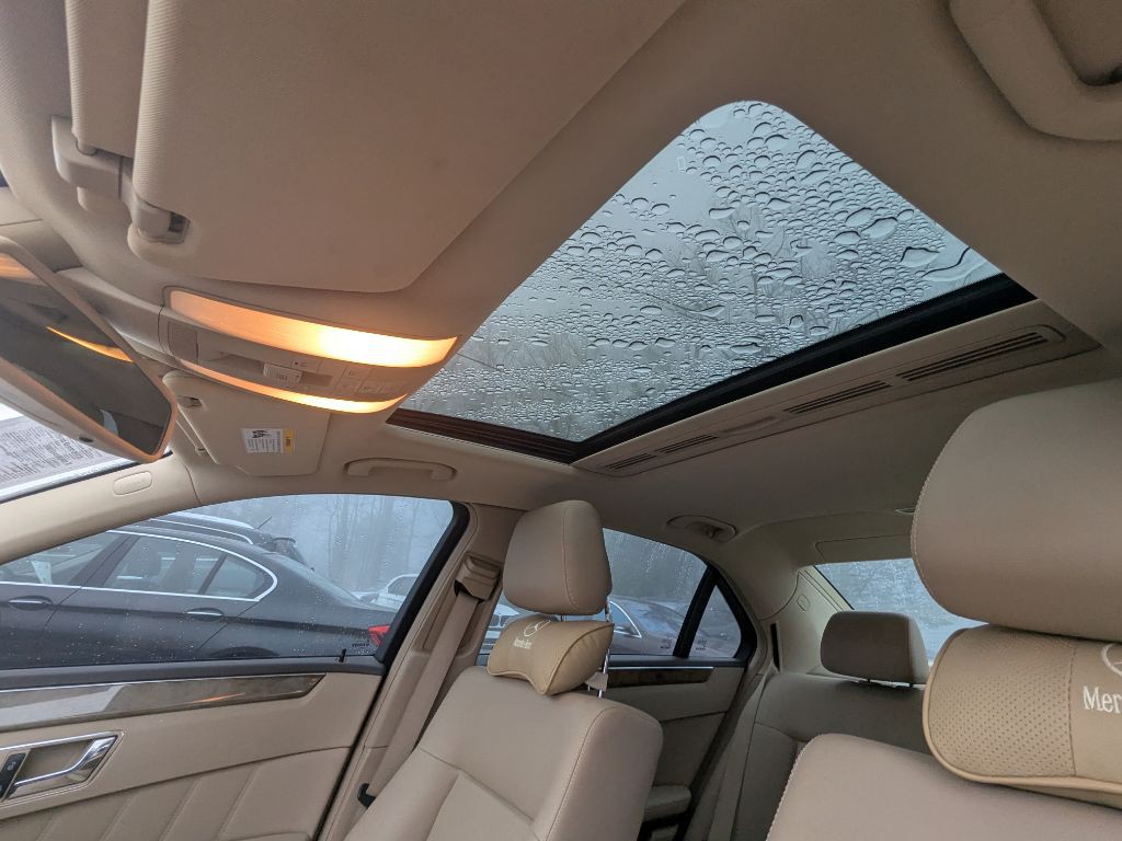 2010 Mercedes-Benz E-Class Image 12