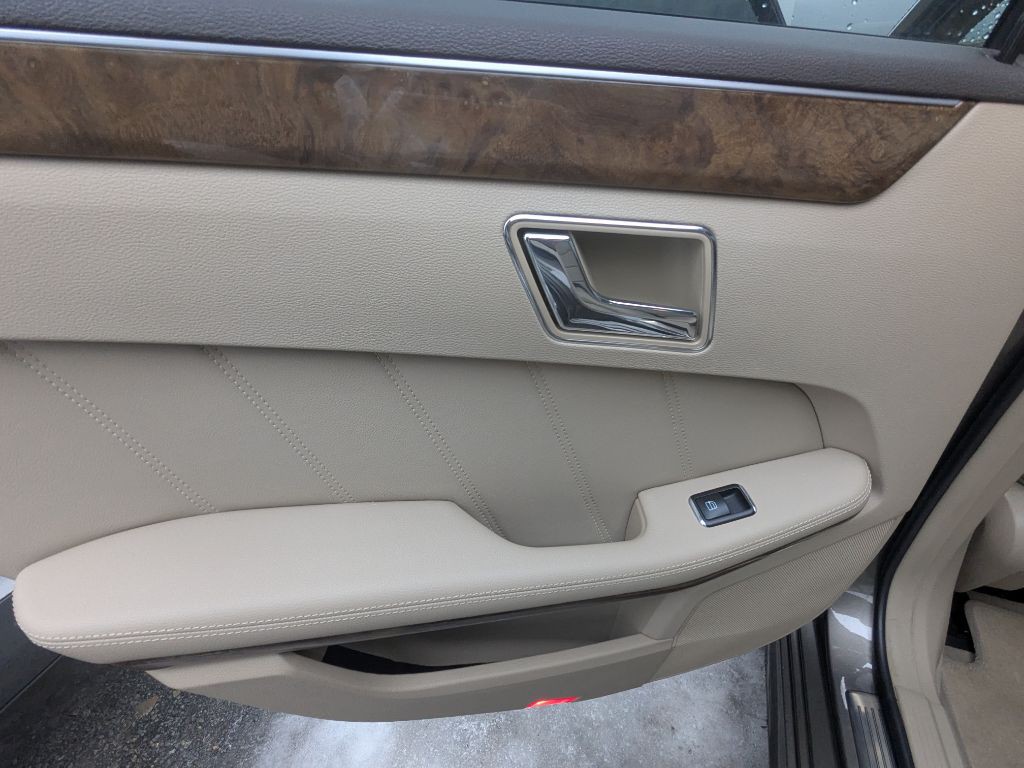 2010 Mercedes-Benz E-Class Image 13