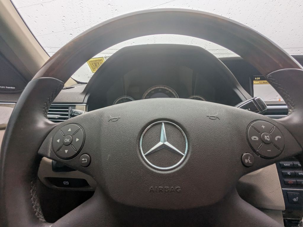 2010 Mercedes-Benz E-Class Image 16