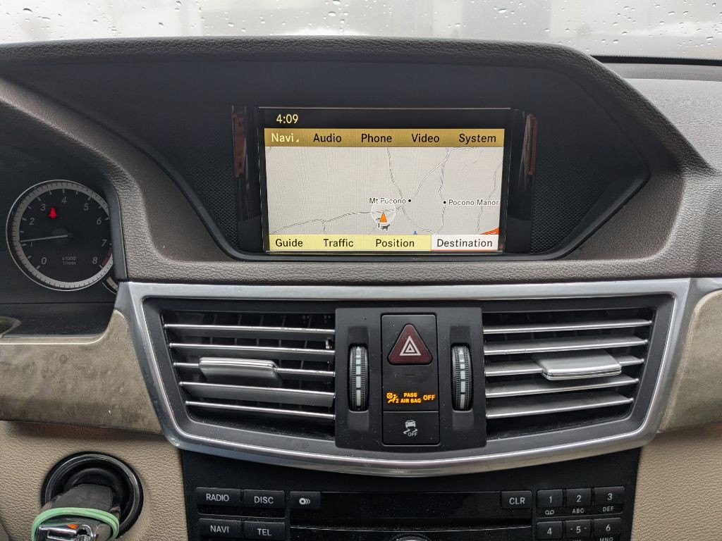 2010 Mercedes-Benz E-Class Image 18