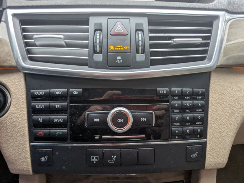 2010 Mercedes-Benz E-Class Image 20