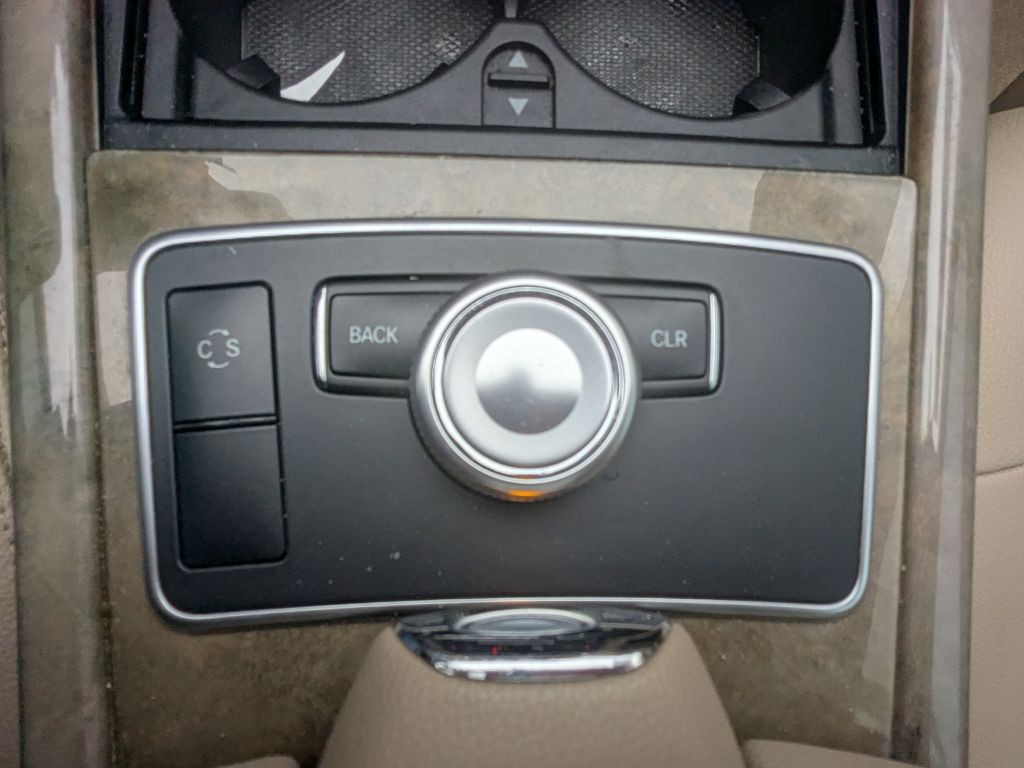 2010 Mercedes-Benz E-Class Image 21