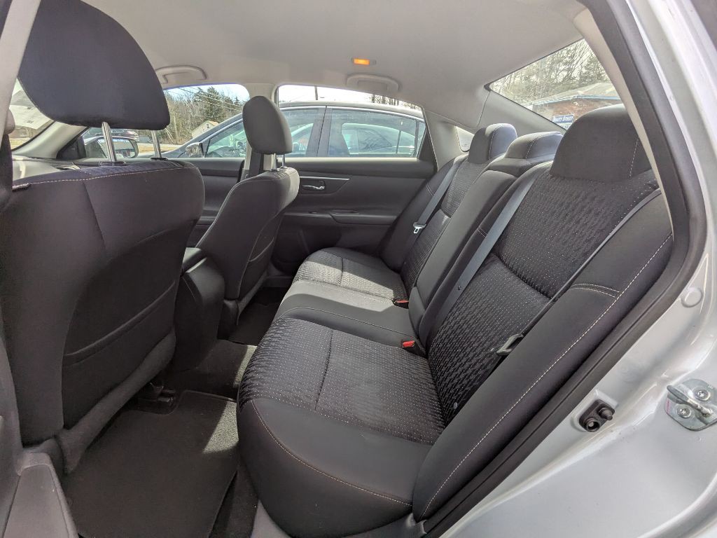2016 Nissan Altima Image 8