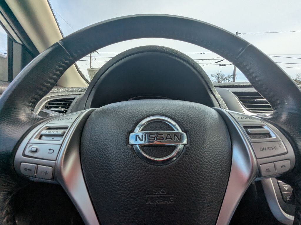 2016 Nissan Altima Image 9