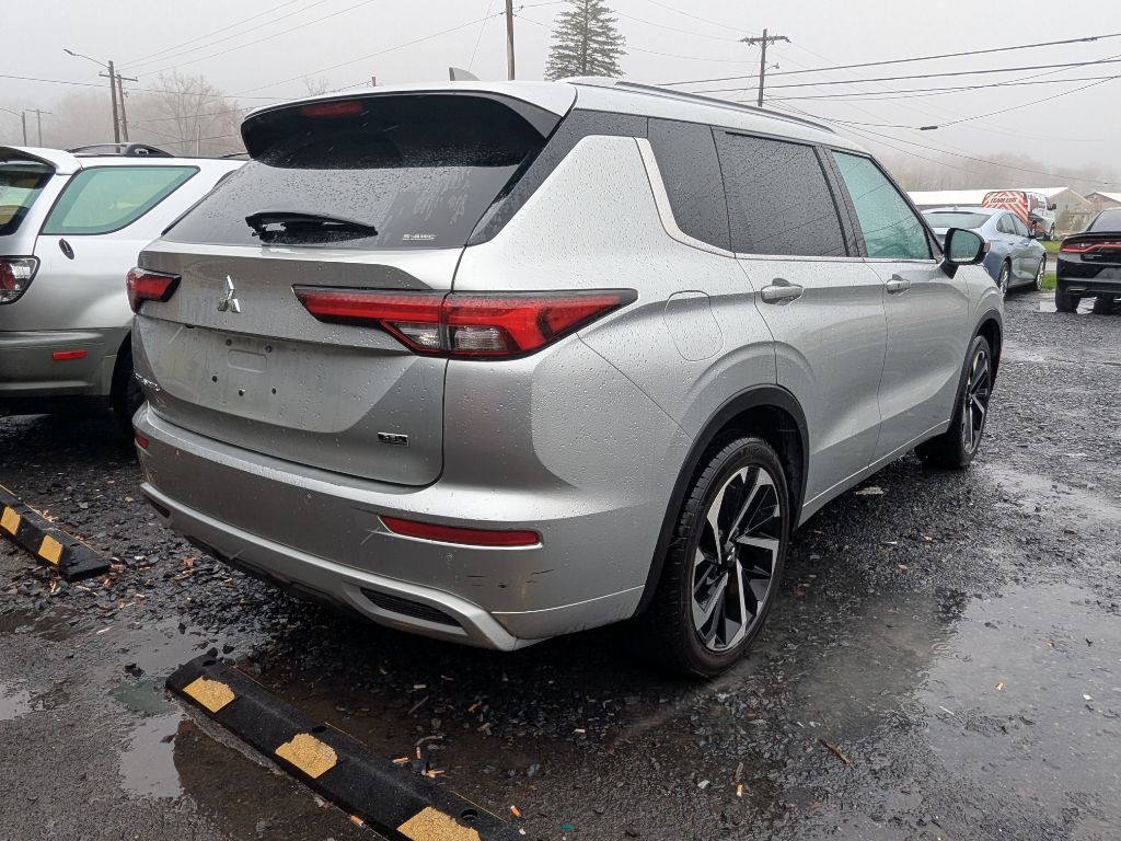 2022 Mitsubishi Outlander Image 4