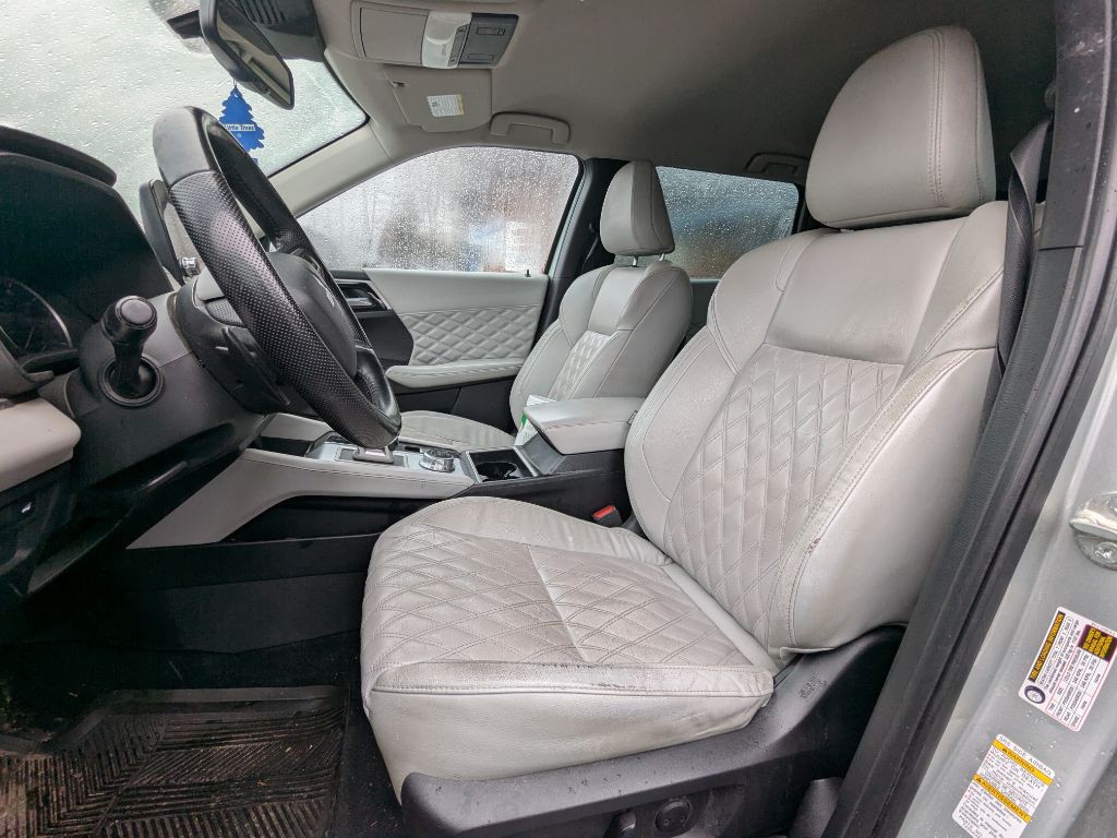 2022 Mitsubishi Outlander Image 6
