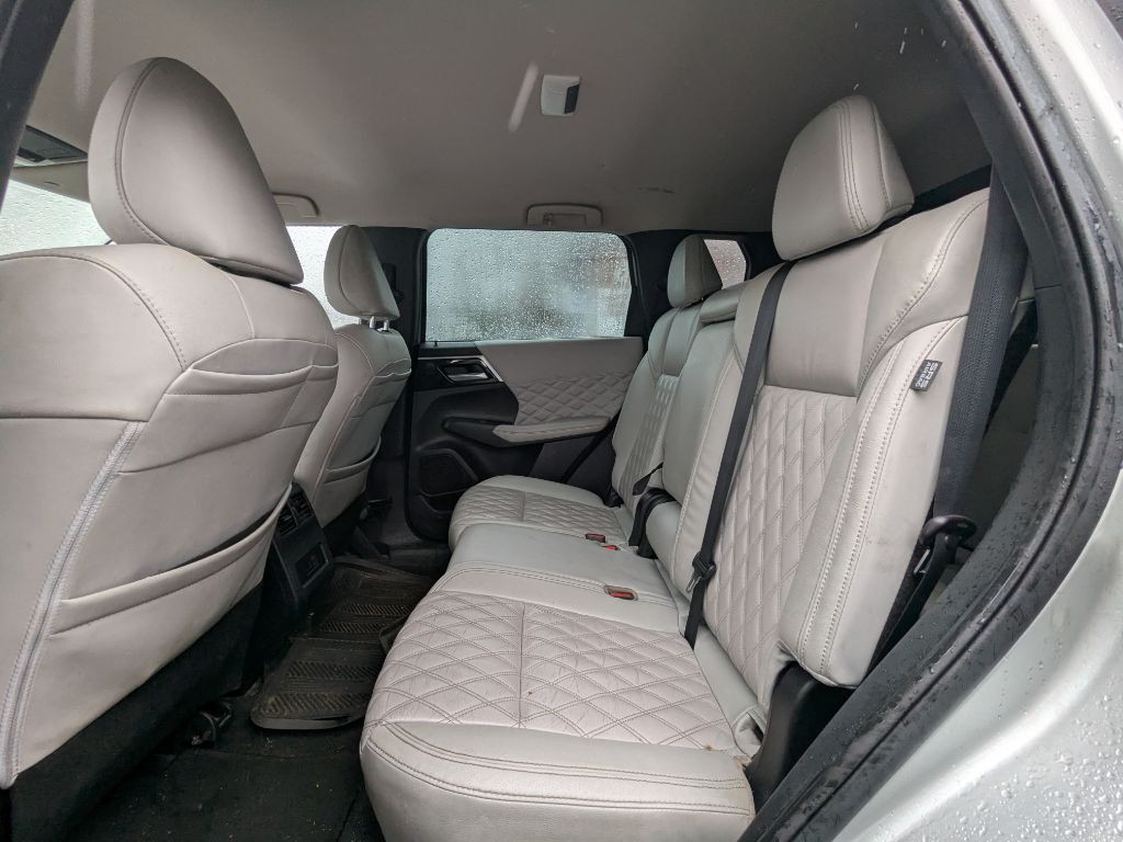 2022 Mitsubishi Outlander Image 8