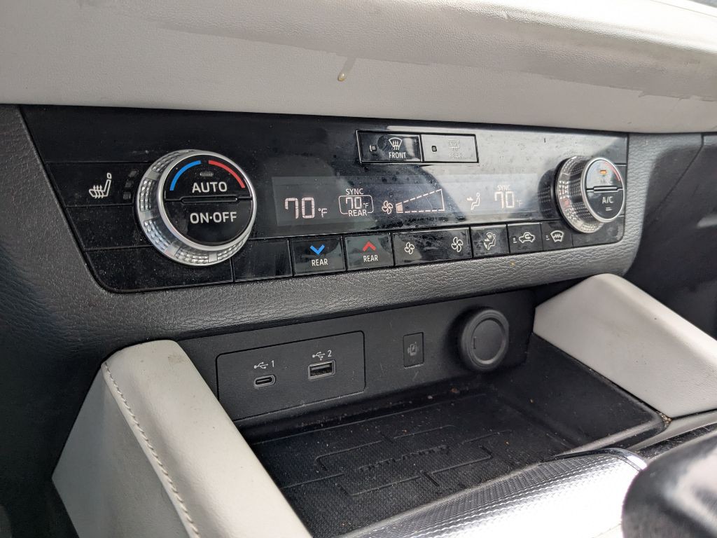 2022 Mitsubishi Outlander Image 16