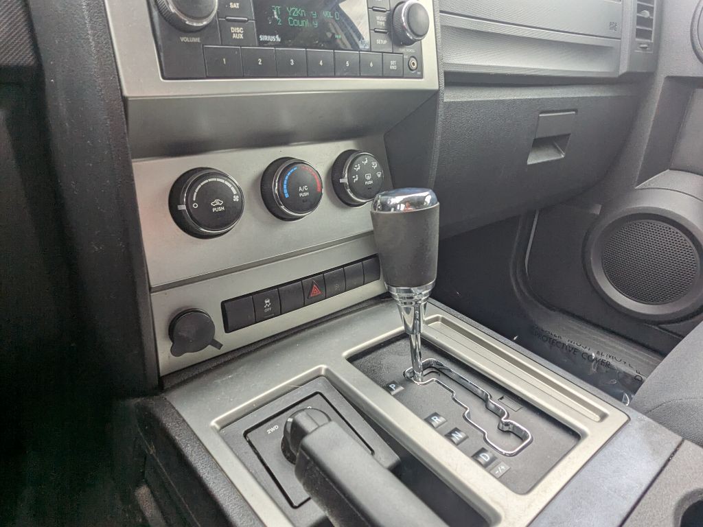 2011 Dodge Nitro Image 13