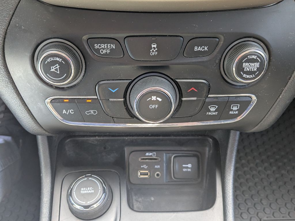 2016 Jeep Cherokee Image 16