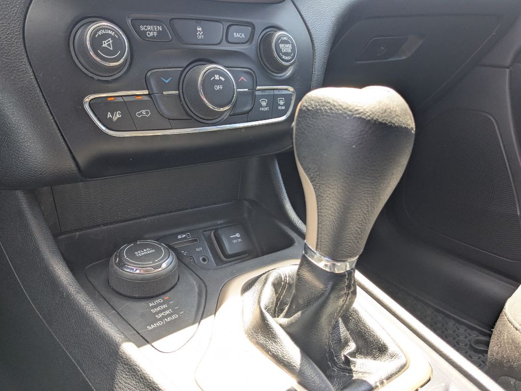 2016 Jeep Cherokee Image 17