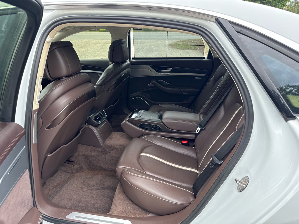 2013 Audi A8 Image 10