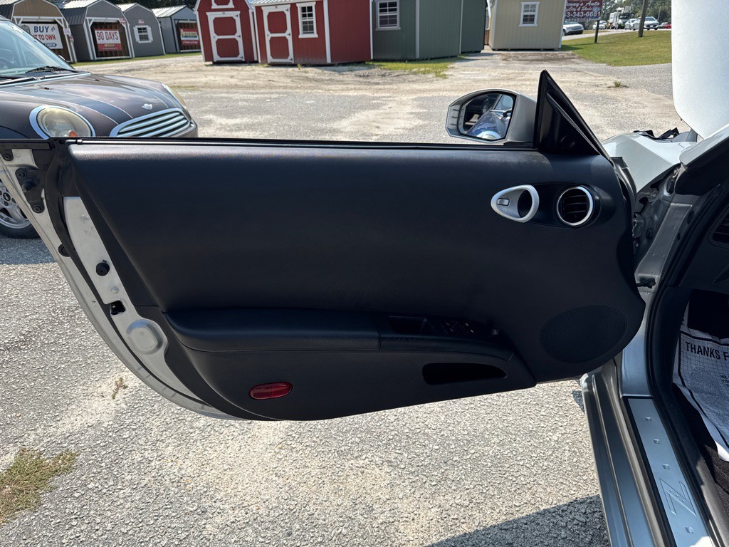 2004 Nissan 350Z Image 8