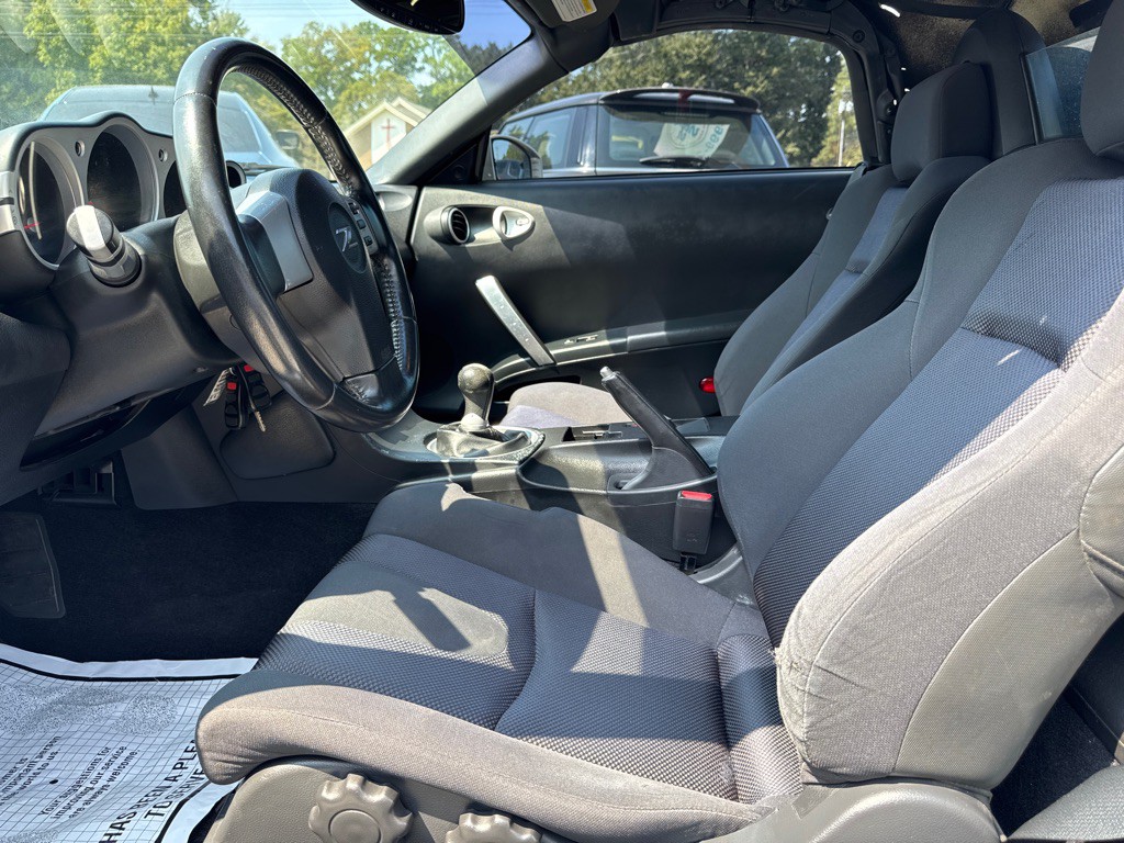 2004 Nissan 350Z Image 9