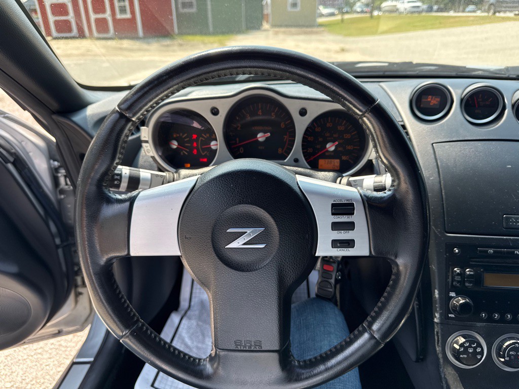 2004 Nissan 350Z Image 12