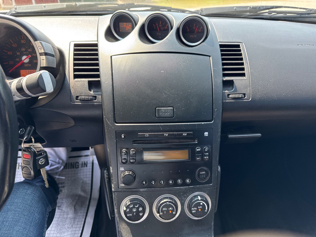 2004 Nissan 350Z Image 13