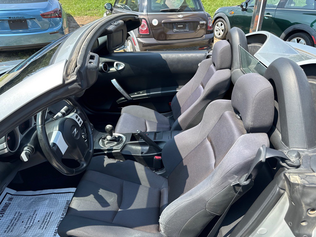 2004 Nissan 350Z Image 25