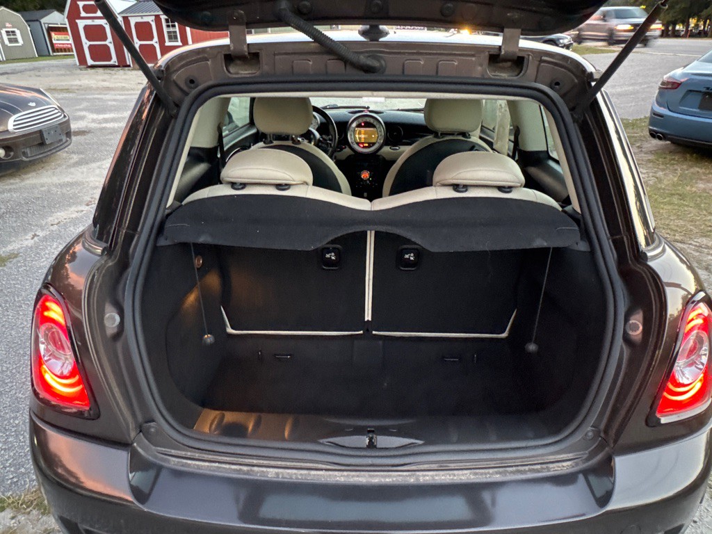 2011 MINI Cooper Image 11