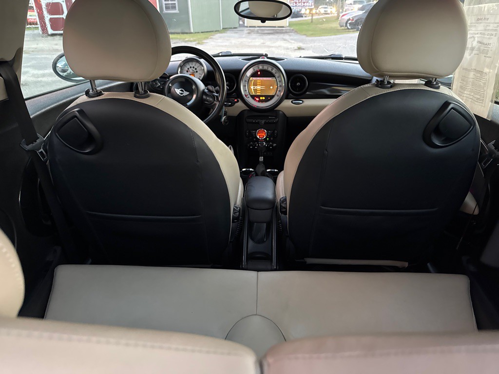 2011 MINI Cooper Image 12