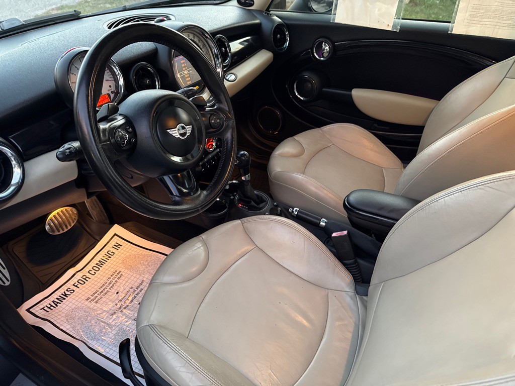 2011 MINI Cooper Image 13