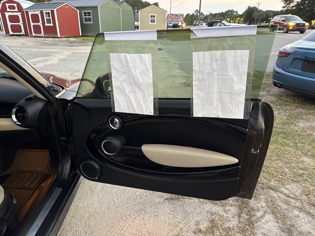 2011 MINI Cooper Image 21