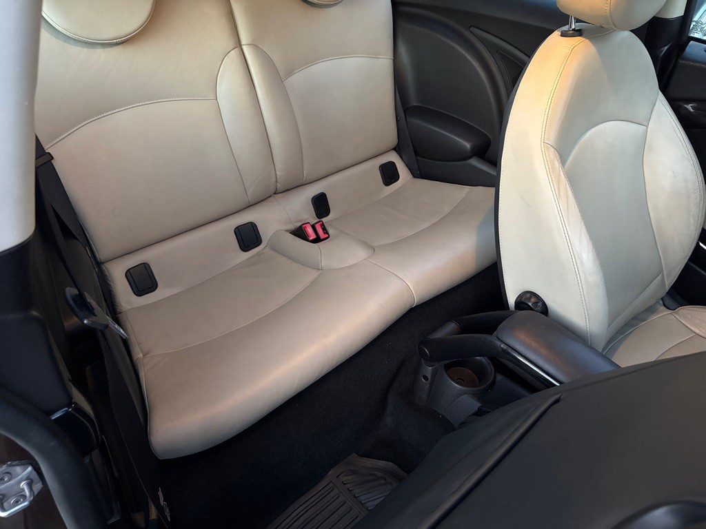 2011 MINI Cooper Image 23