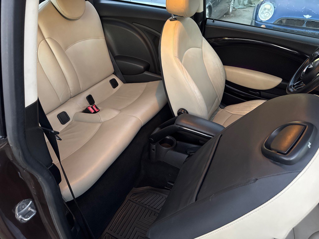 2011 MINI Cooper Image 24