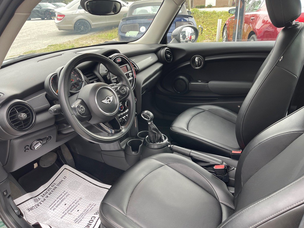 2015 MINI Cooper Image 6