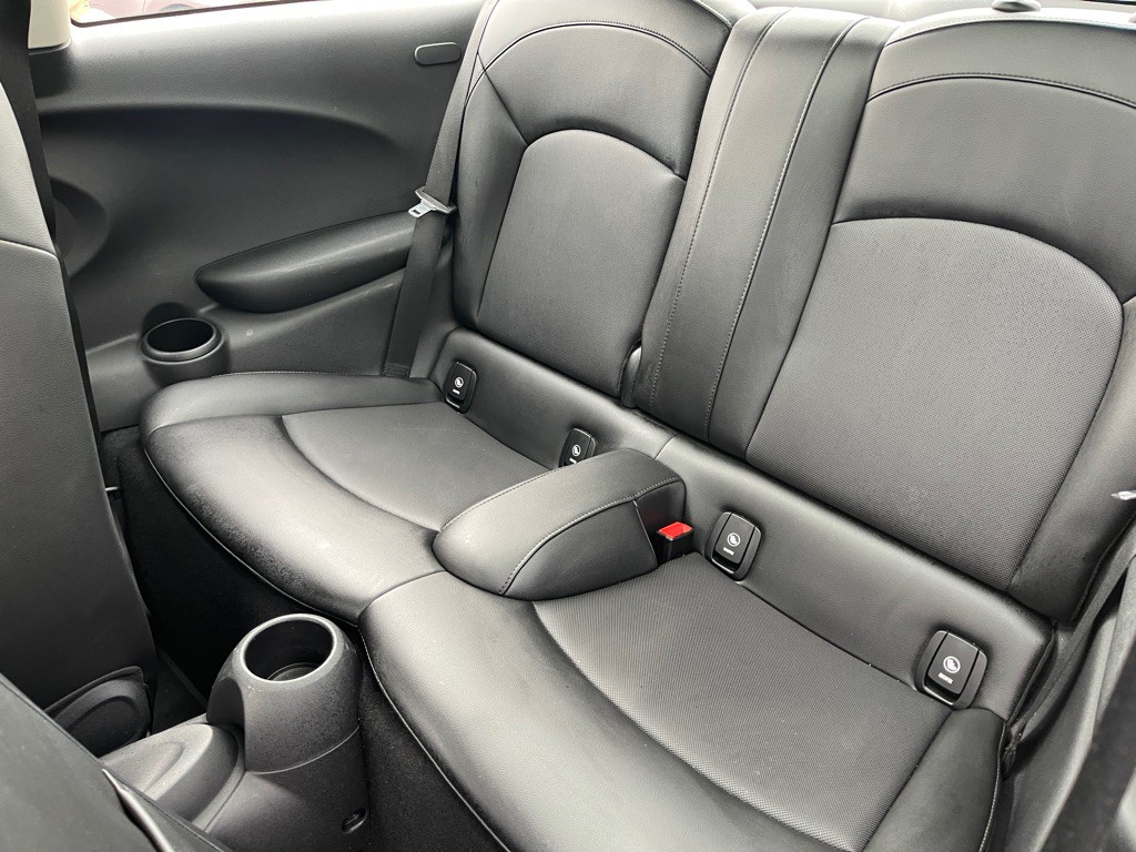 2015 MINI Cooper Image 7