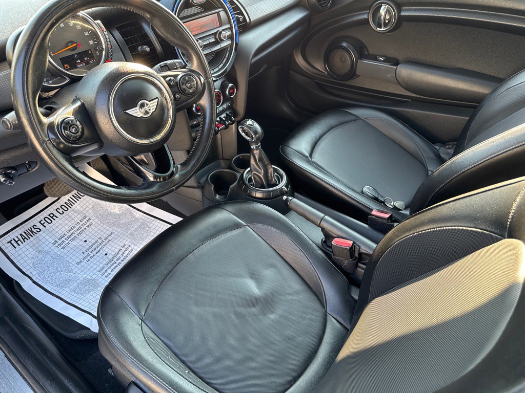 2015 MINI Cooper Image 11
