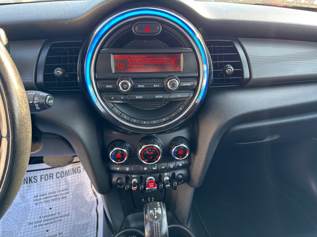 2015 MINI Cooper Image 12