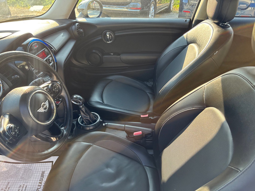 2015 MINI Cooper Image 13