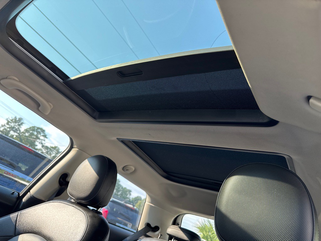 2015 MINI Cooper Image 15