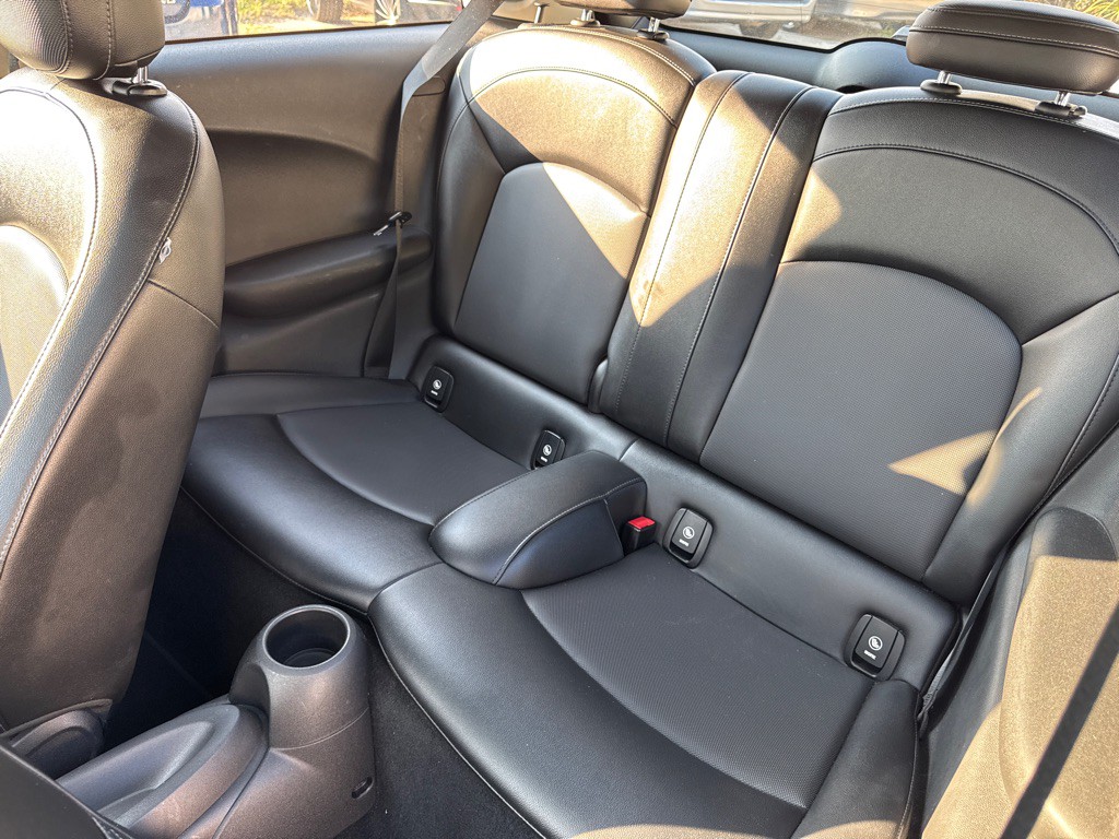 2015 MINI Cooper Image 16